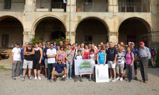 Foto del gruppo alla parteza dalla Cascina Belgora di Meda-p